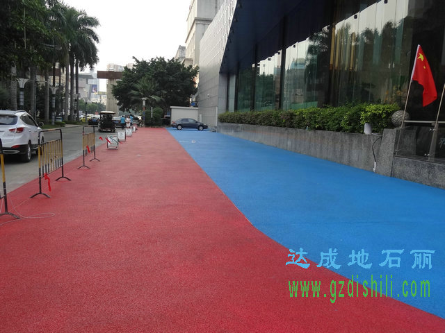 公園路面裝飾地坪選什么材料好？彩色透水地坪 是您最佳的選擇是選 彩色地坪 ？還是選 彩色混凝土透水地坪？ 生態(tài)混凝土透水地坪？藝術(shù)壓模地坪？壓花地坪？有很多園林景觀設(shè)計(jì)師在選擇的時(shí)候就有很嚴(yán)重的選擇困難癥？